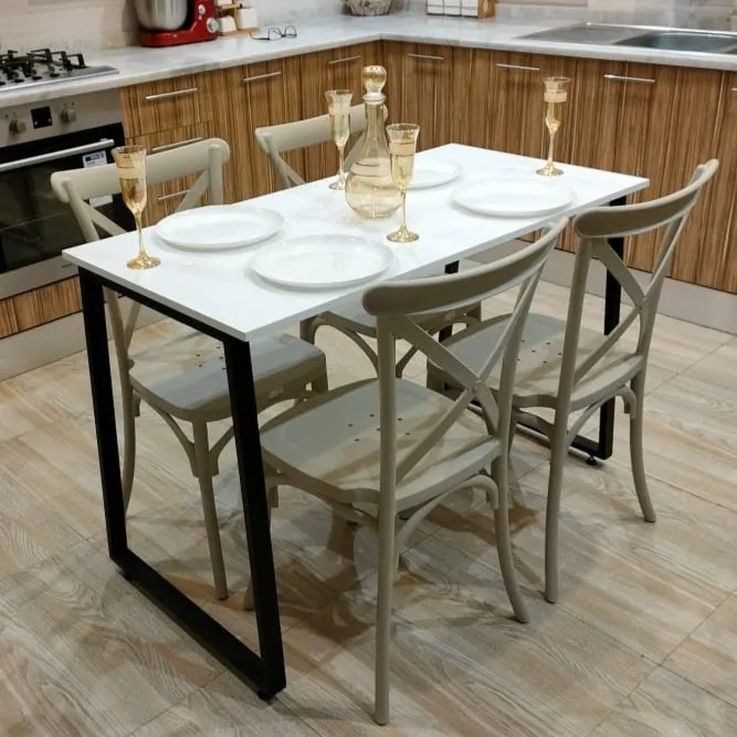 Table avec 4 Chaises