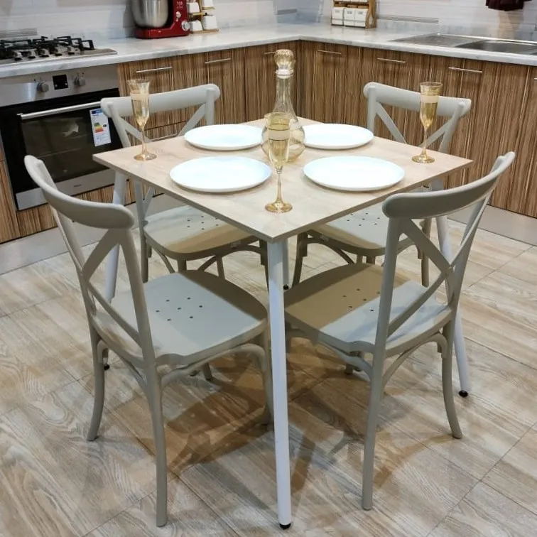 Table avec 4 Chaises